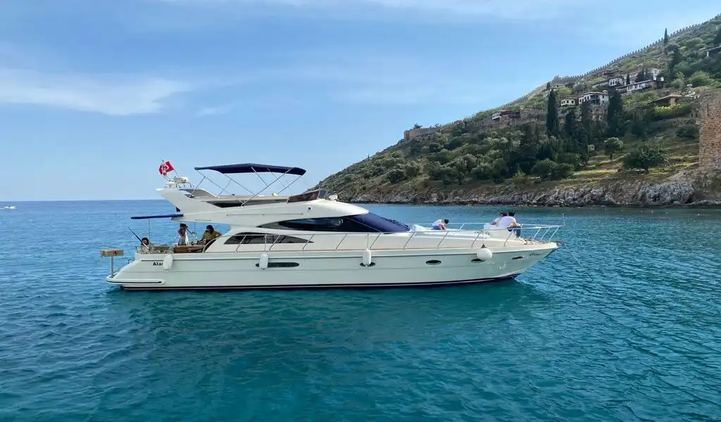 YACHT EFSANE V